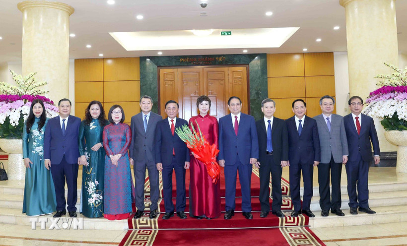 hoi-nghi-cong-bo-quyet-dinh-cua-bo-chinh-tri-ve-cong-tac-to-chuc-va-can-bo-01-6.jpg