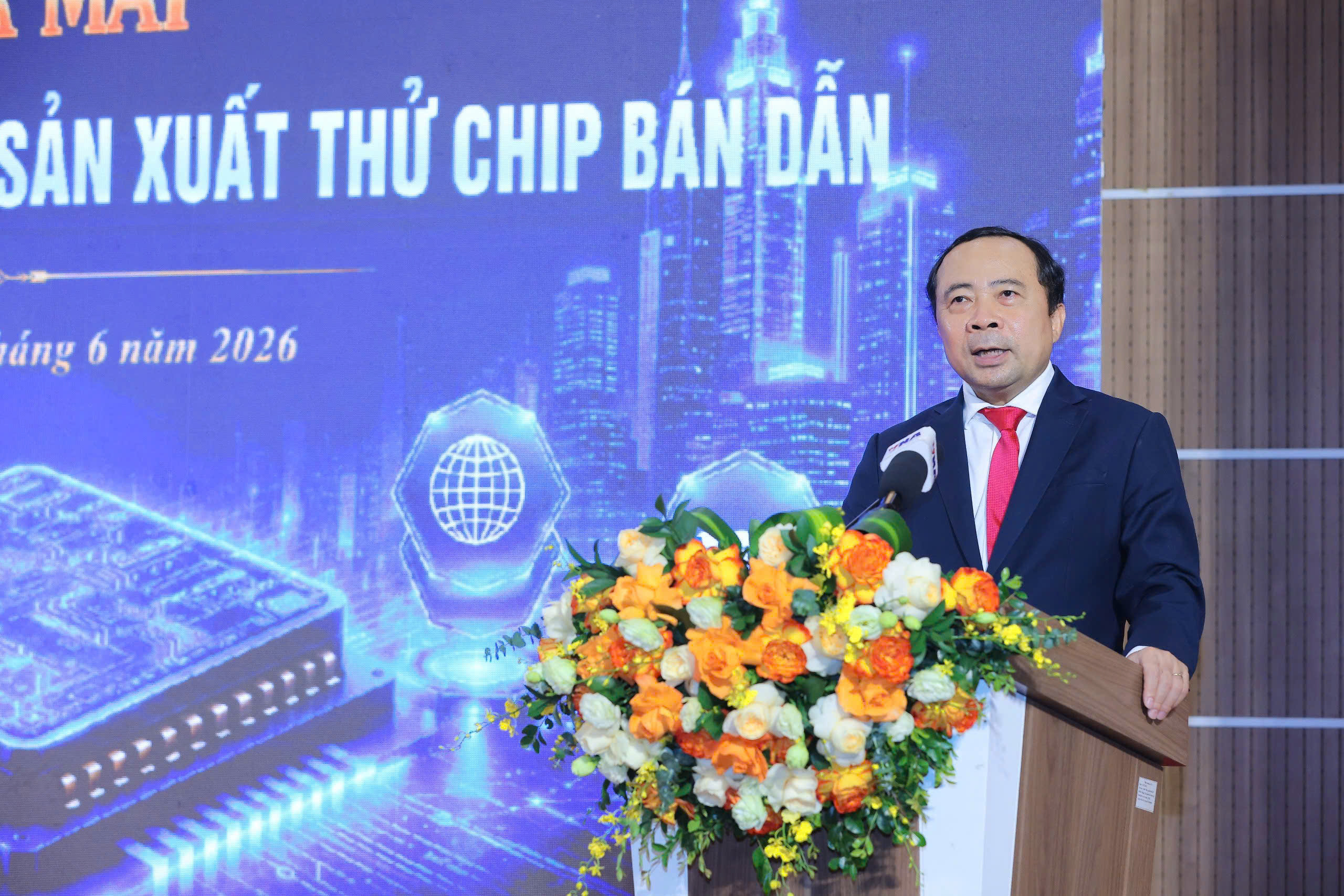 viet-nam-co-trung-tam-quoc-gia-ho-tro-san-xuat-thu-chip-ban-dan-dau-tien-.jpg