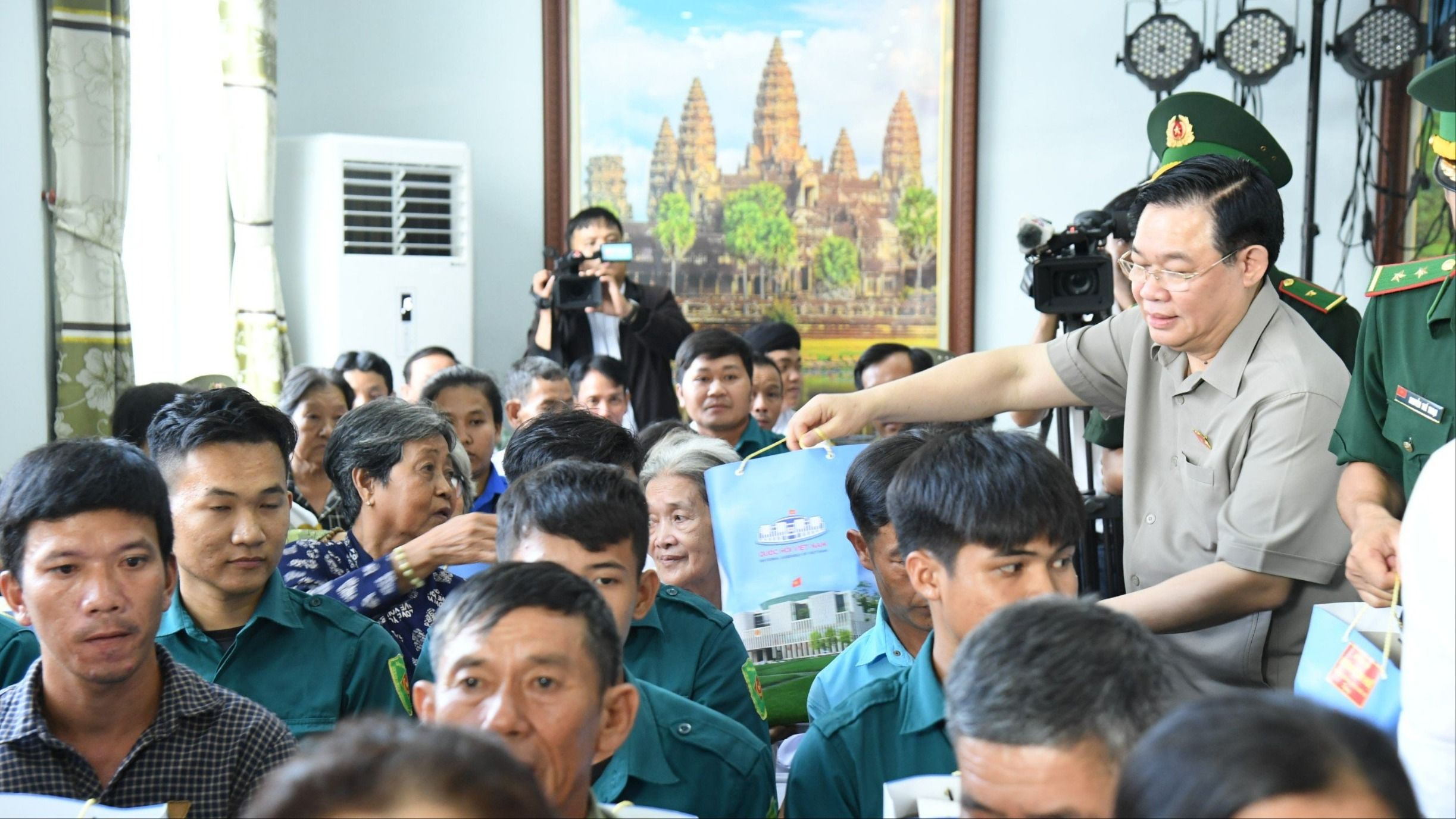 chu-tich-quoc-hoi-4-6750-5165.jpg