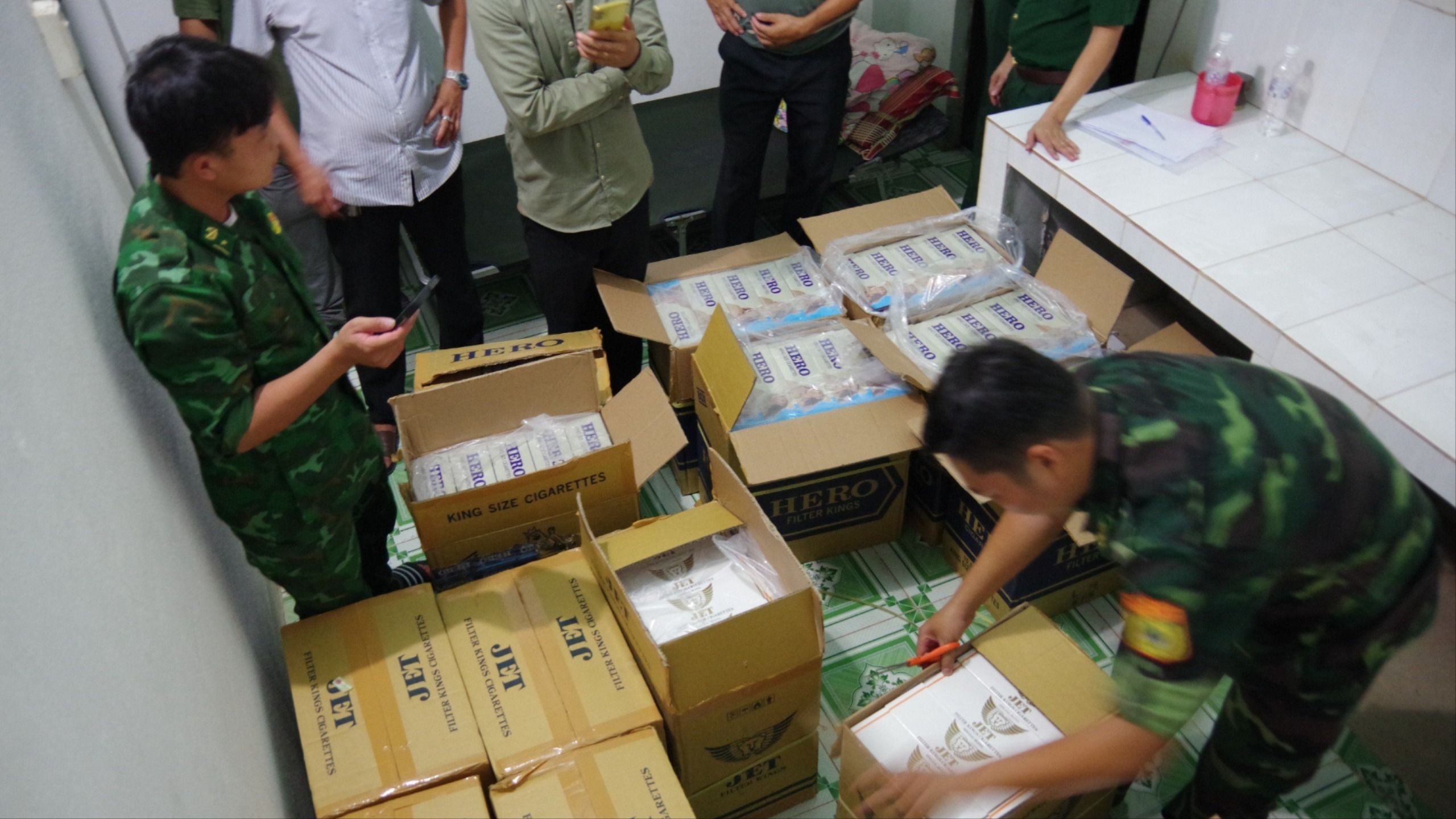 Phá đường dây thuốc lá lậu, thu giữ hơn 14 ngàn gói thuốc lá ngoại
