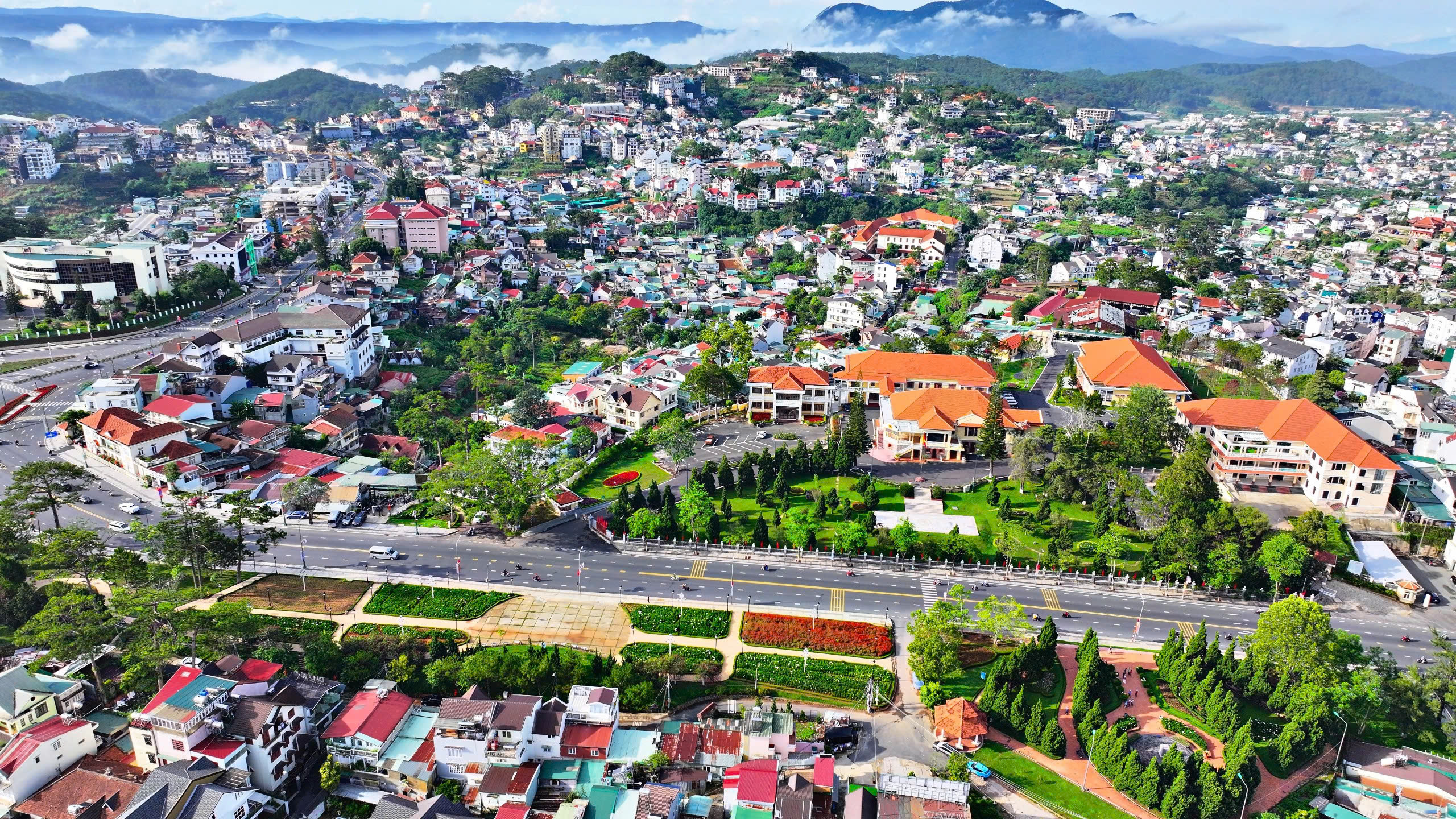 Trụ sở UBND tỉnh Lâm Đồng hiện nay. Ảnh: VÕ TÙNG