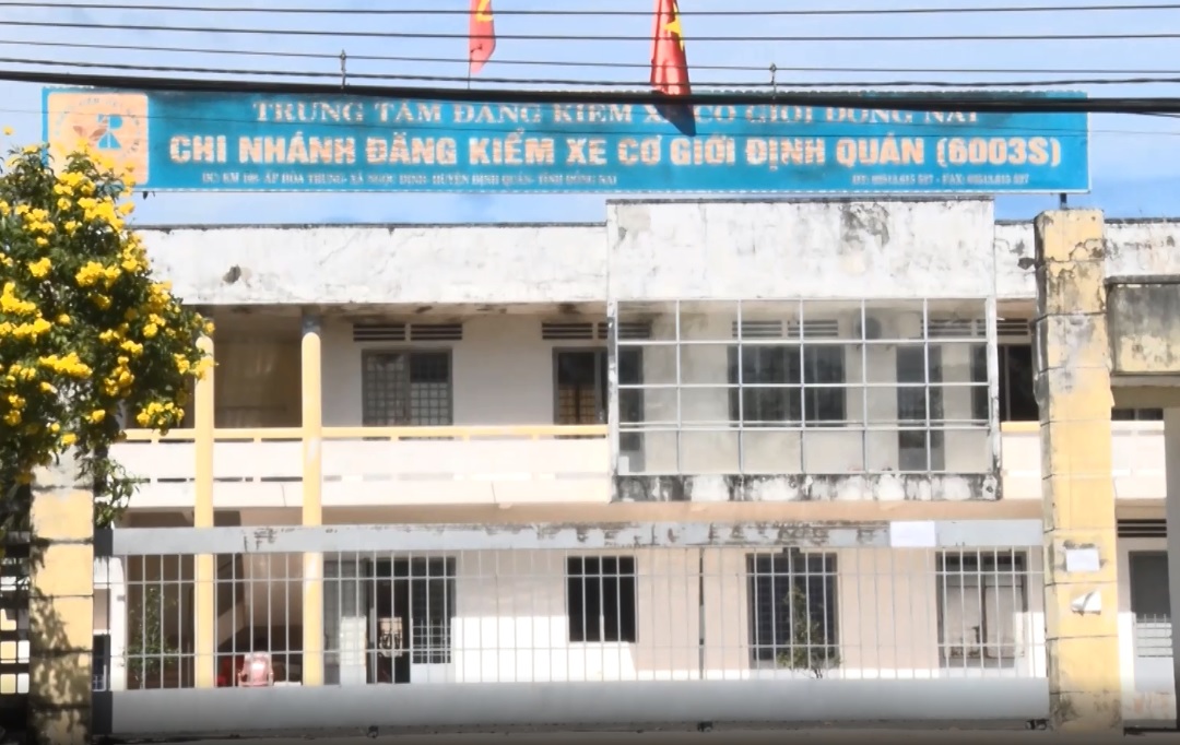 dang-kiem-xe-9775.jpg