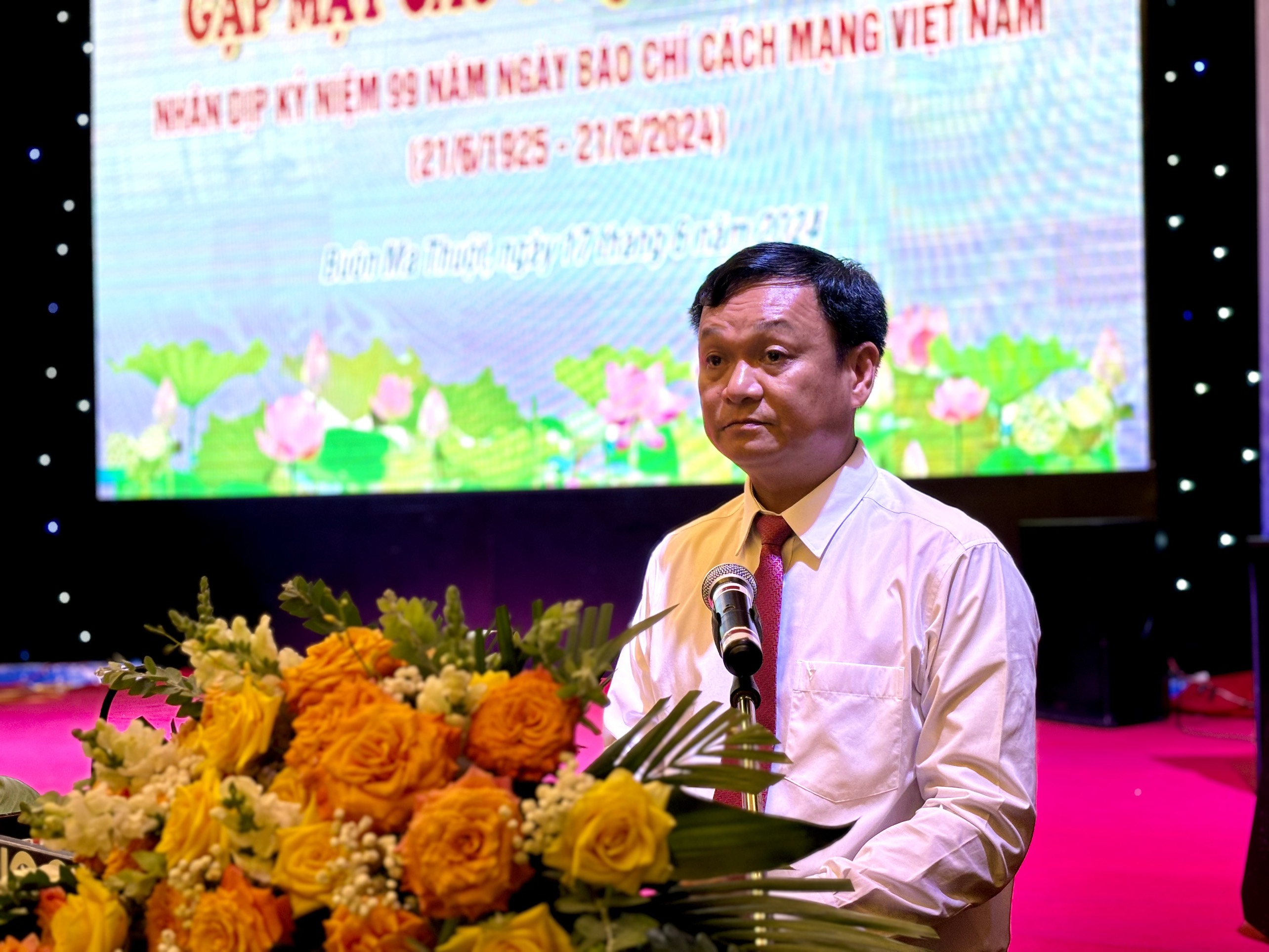 bao-chi-da-quang-ba-hinh-anh-con-nguoi-tp-buon-ma-thuot-den-nguoi-dan-ca-nuoc-va-the-gioi.jpg