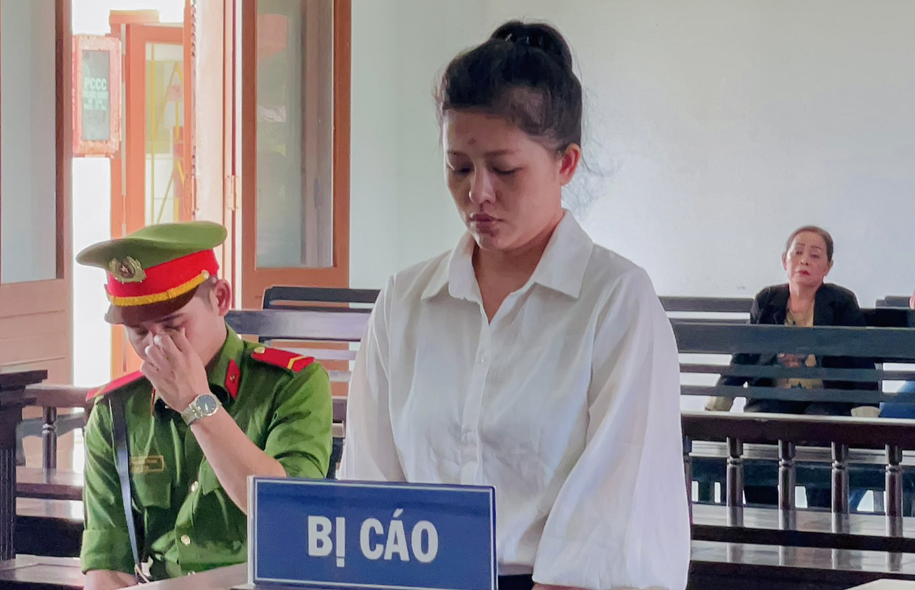 Làm ăn thua lỗ, Nguyễn Phạm Tiểu My nghĩ ra cách nói dối vay tiền lãi cao để làm dịch vụ cho vay đáo hạn ngân hàng, chiếm đoạt gần 20 tỉ của bốn người phụ nữ.