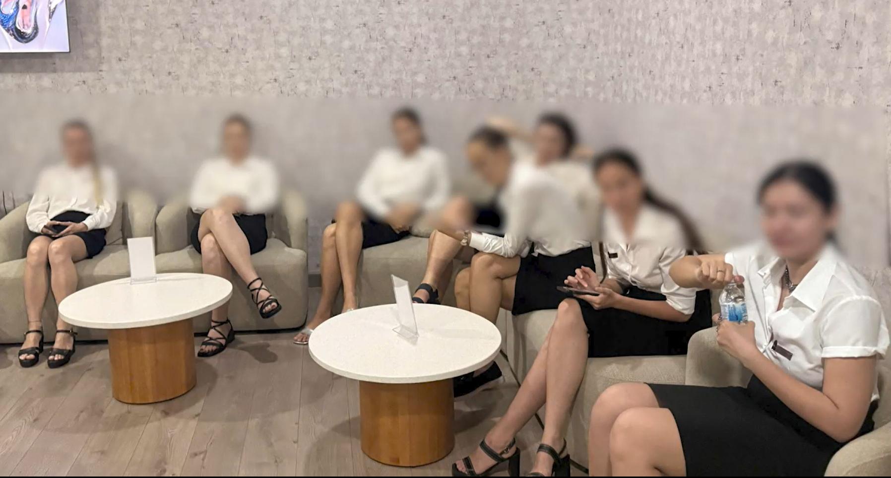 người nước ngoài.jpeg