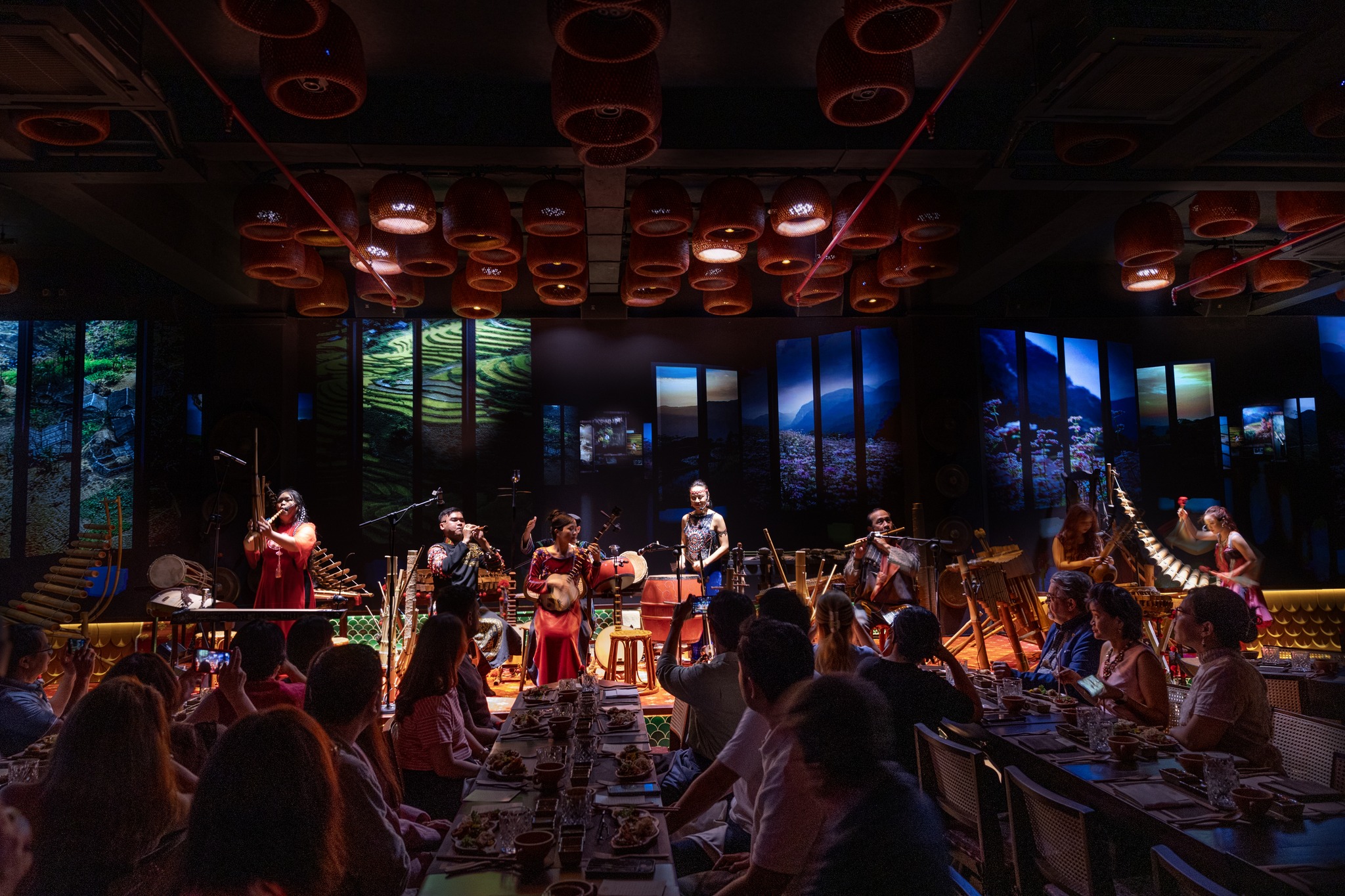 Chào Show – Tổ khúc "Giang Sơn Cẩm Tú"