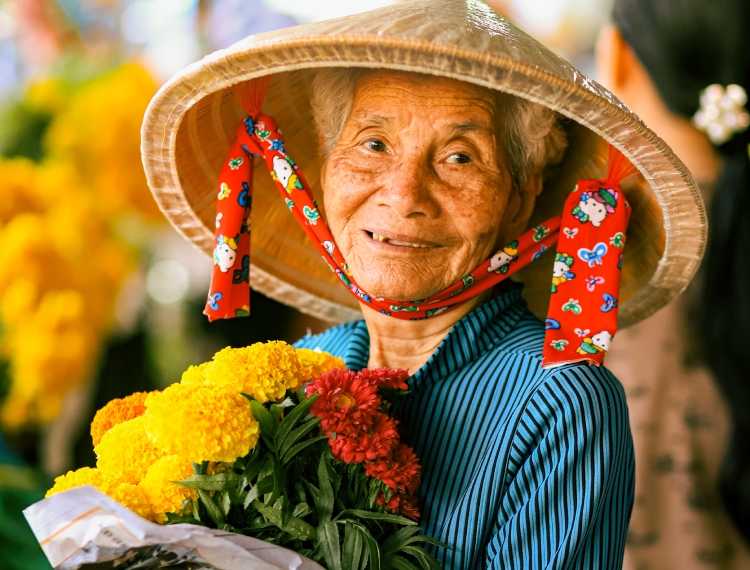 Đi đâu rồi cũng về, ghé lại chợ quê tìm mùi Tết cũ