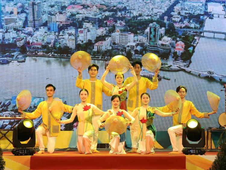 Cần Thơ tổ chức Liên hoan Đàn, hát dân ca Nam Bộ