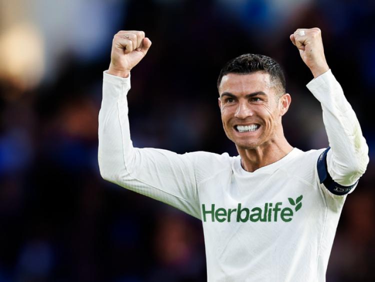 Cristiano Ronaldo tham gia chiến dịch chia sẻ thói quen dinh dưỡng và vận động