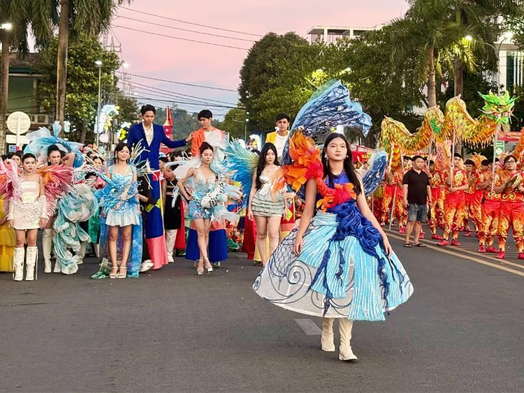 Ấn tượng Carnival  “Sắc màu biển đảo Quảng Ngãi”