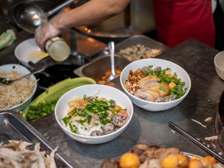 Một tô phở, một ngôi sao Michelin và câu chuyện của du lịch Việt Nam