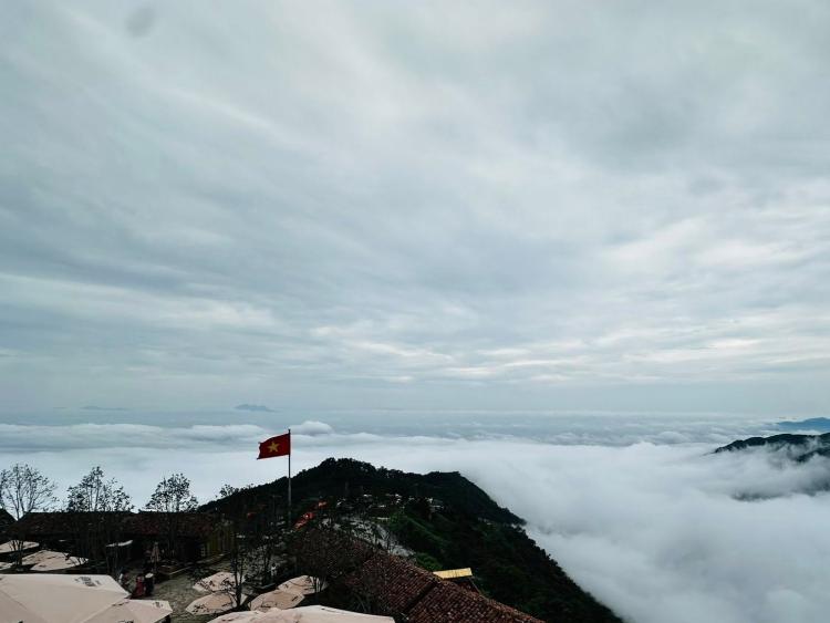 Ghé thăm ngôi làng trên chín tầng mây