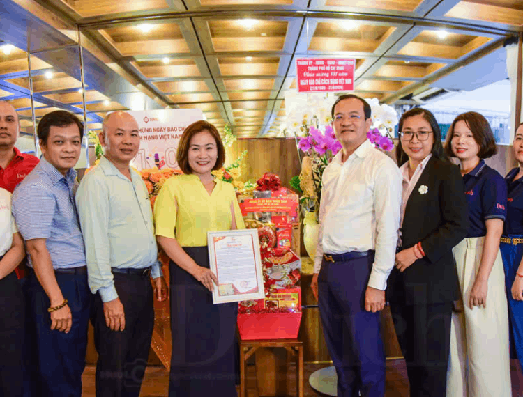 Tiếp thêm động lực cho những người làm báo du lịch Thành phố
