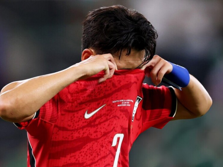 Hàn Quốc bị loại sốc khỏi World Cup: Fan chỉ trích "lố bịch", báo Nhật Bản chế giễu