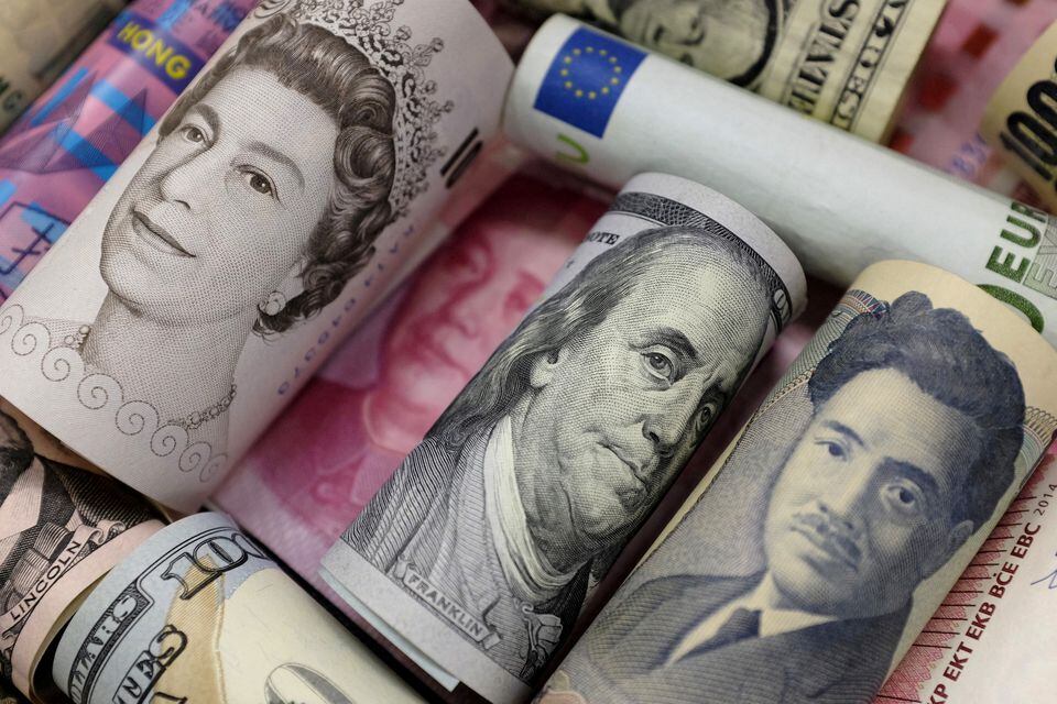 Đô la Mỹ mất giá năm đầu tiên kể từ 2020