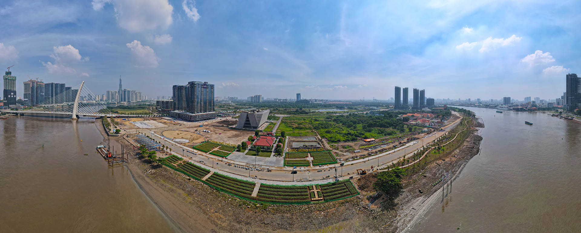 C&ocirc;ng vi&ecirc;n bờ s&ocirc;ng S&agrave;i G&ograve;n. Ảnh: Minh Ho&agrave;ng