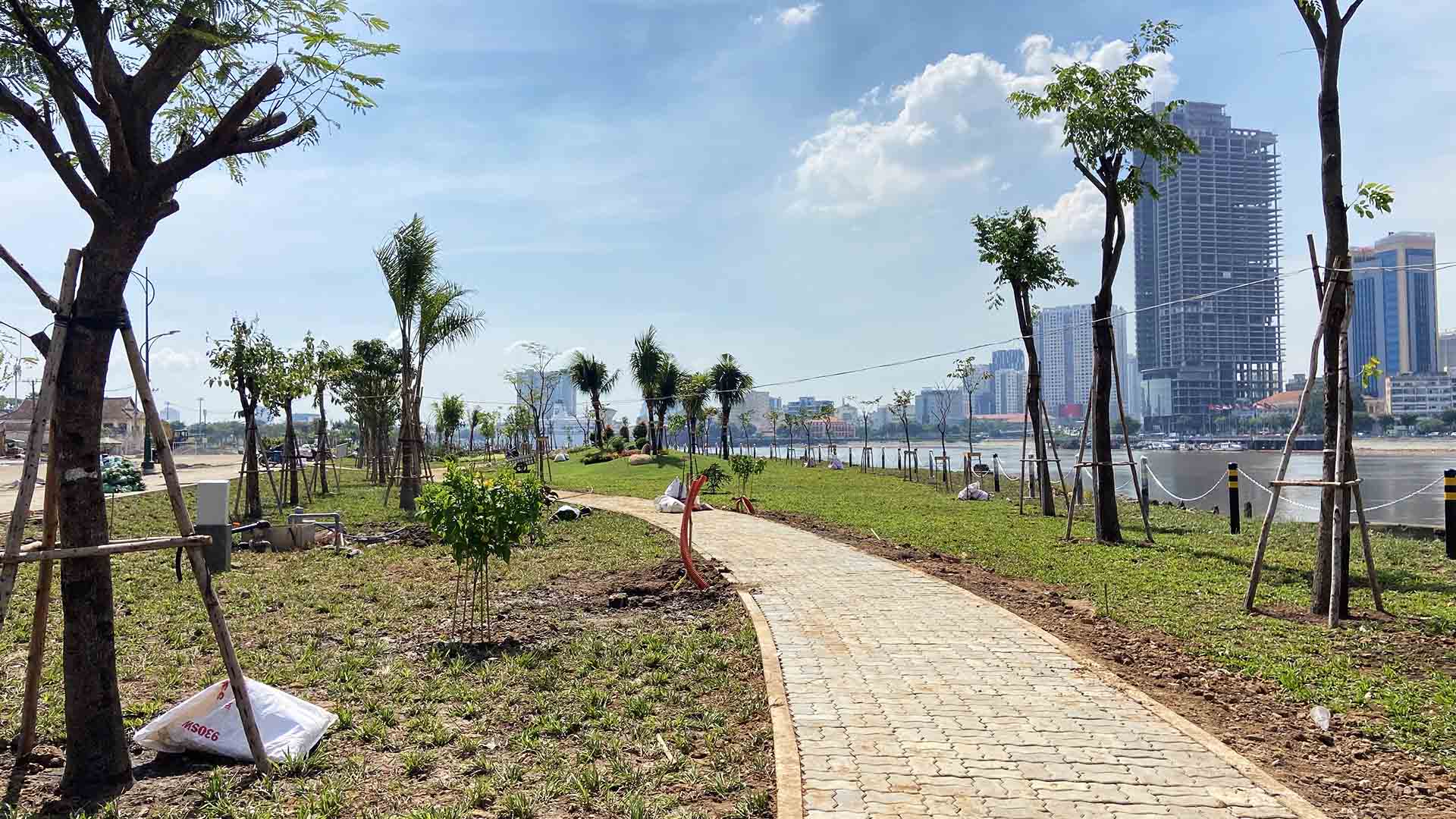 C&ocirc;ng vi&ecirc;n bờ s&ocirc;ng S&agrave;i G&ograve;n. Ảnh: Minh Ho&agrave;ng