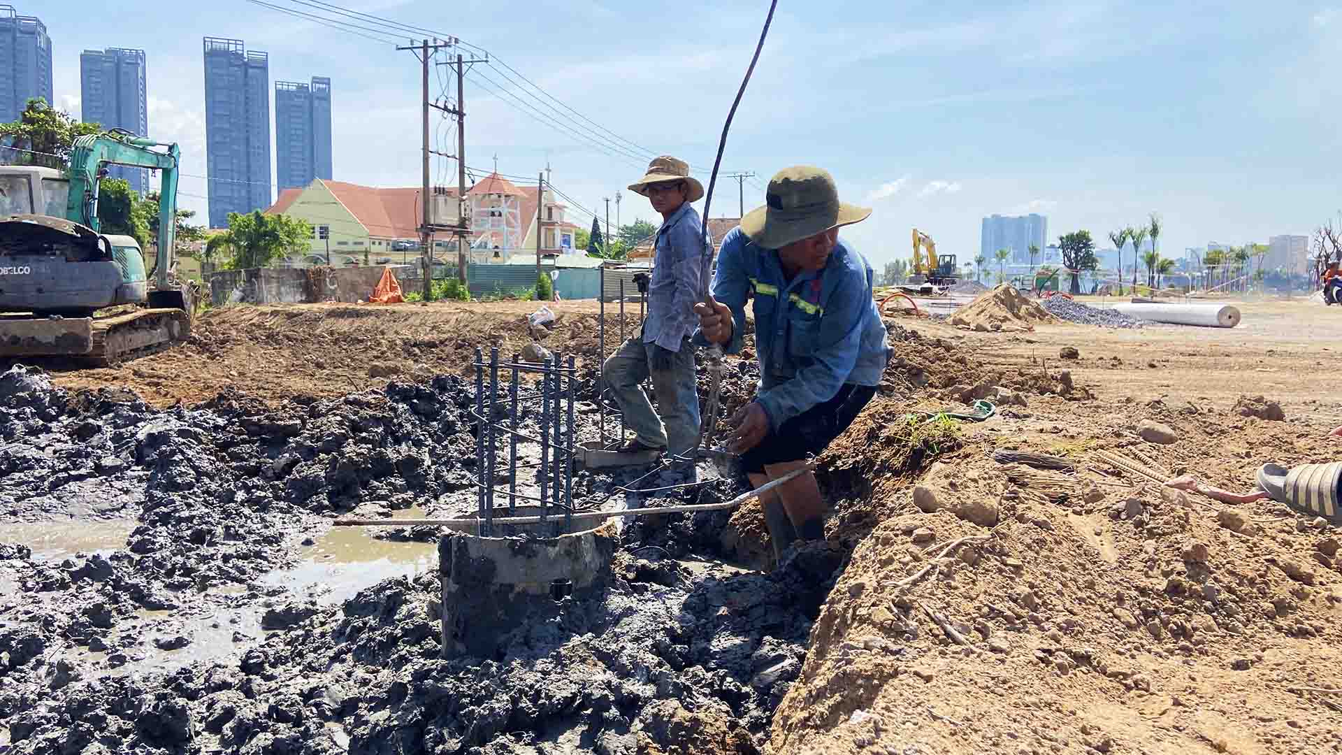 C&ocirc;ng vi&ecirc;n bờ s&ocirc;ng S&agrave;i G&ograve;n. Ảnh: Minh Ho&agrave;ng