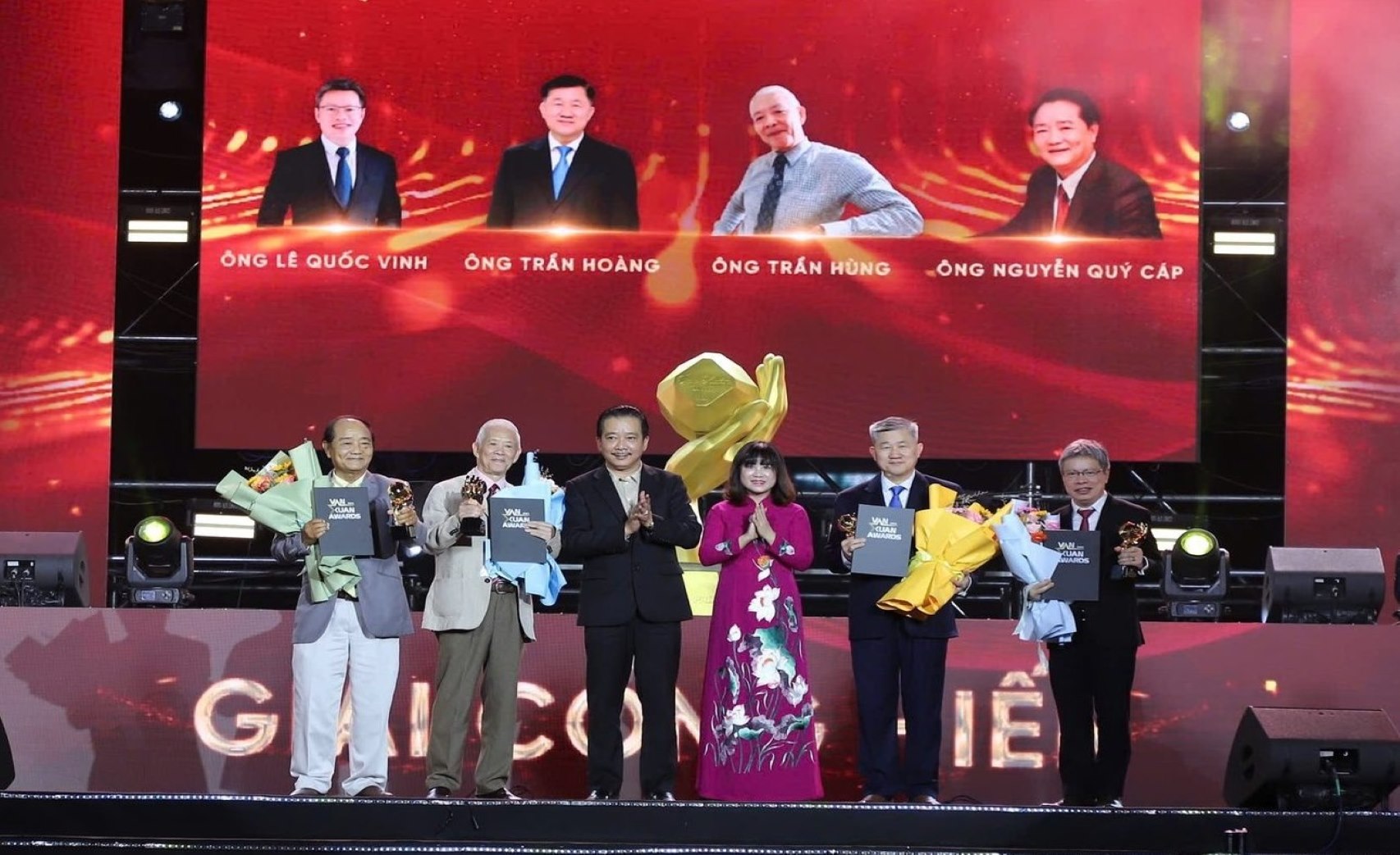 Chủ tịch Hội Marketing Việt Nam nhận giải Cống hiến tại Vạn Xuân Awards 2024