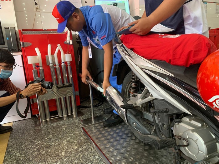 Đổi sang xăng E10, có cần phải súc bình xăng và chỉnh động cơ?
