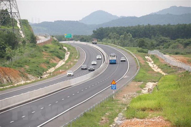Bộ Xây dựng lấy ý kiến 11 địa phương về mở rộng cao tốc Bắc - Nam lên 6 làn xe