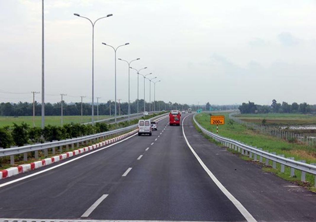 Gov’t proposes using State budget to fund eight North-South Expy subprojects