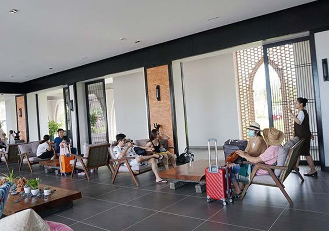 Tourism gradually bounces back