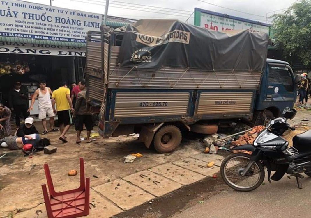 Five killed after truck crashes into market
