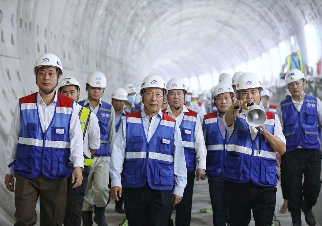 Deputy PM supervises work on HCMC’s first metro line project