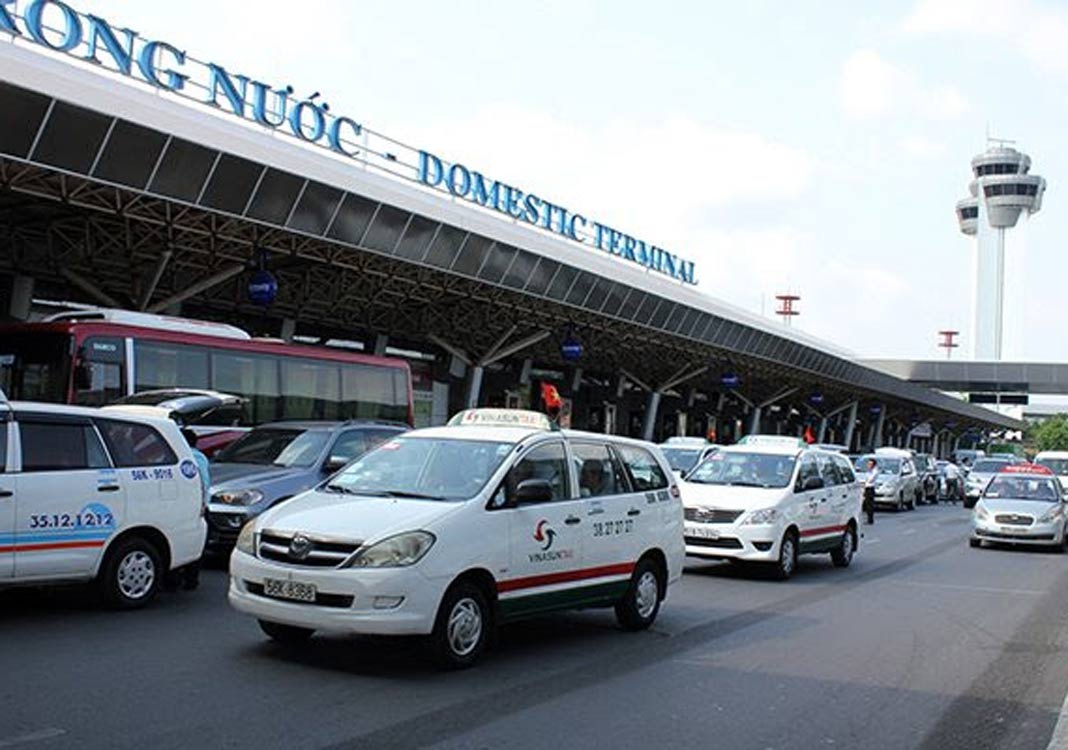 Taxis must have yellow number plates from August 1