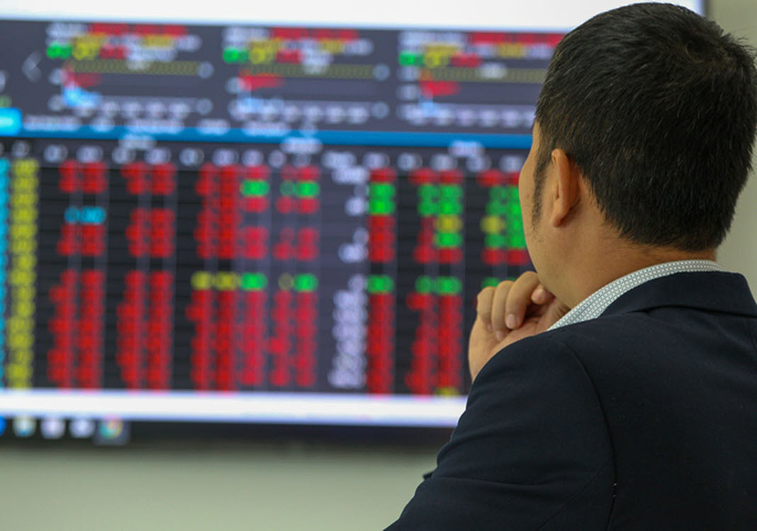 Stocks extend losses amid increased selling pressure