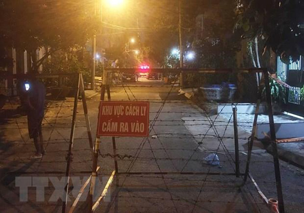 HCMC locks down 17 households as recovered Covid-19 case tests positive again