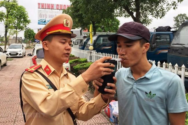 Vietnam to slap fines on those selling beer to people under 18