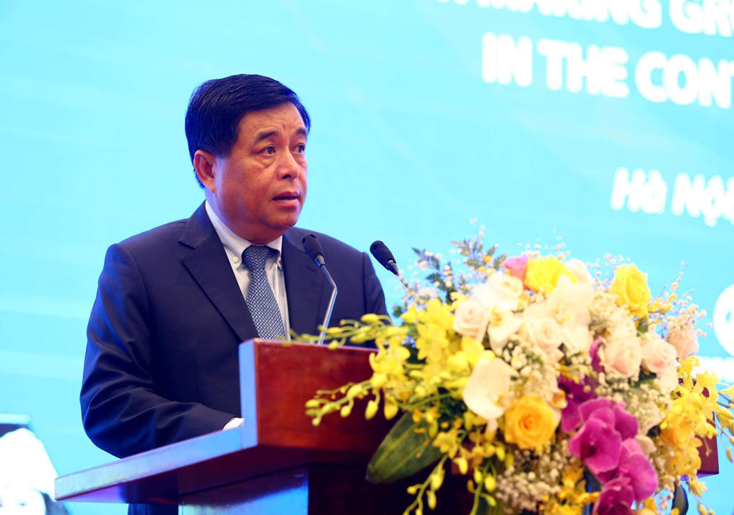 Vietnam must develop its own growth model to thrive amid pandemic: Minister