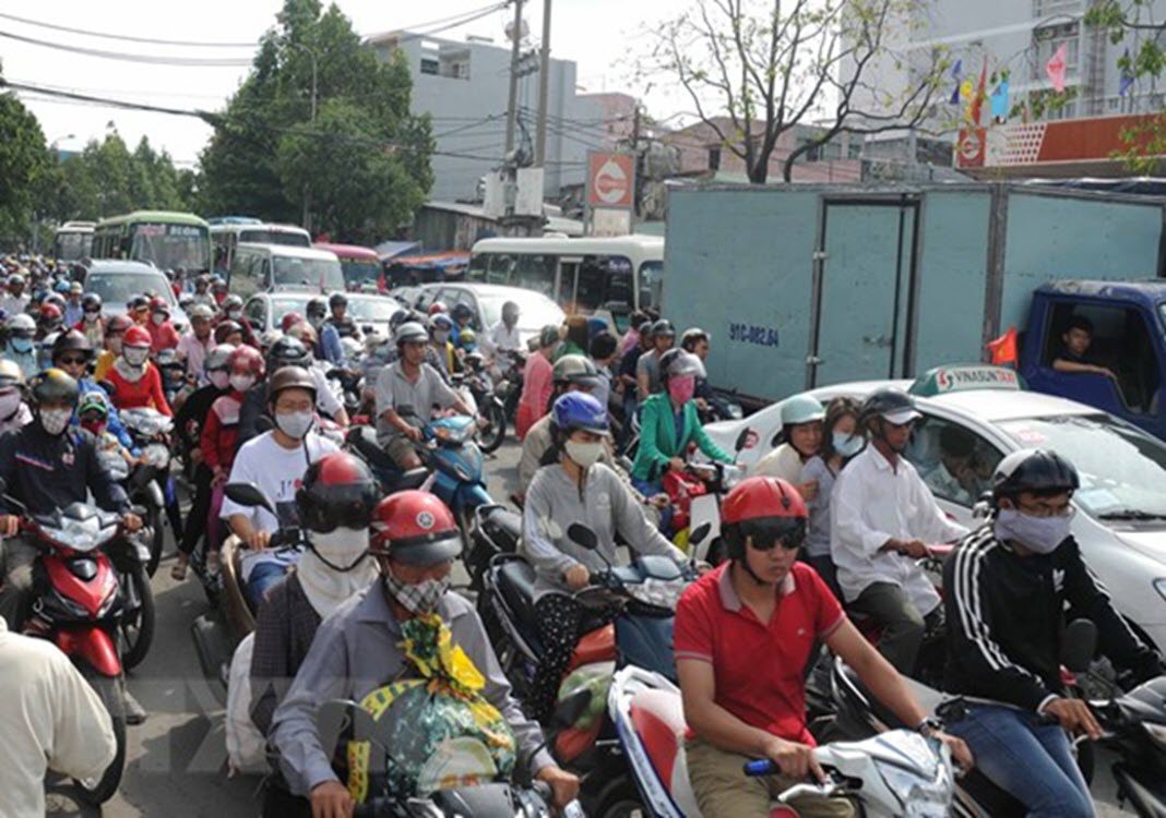 HCMC to expand five congested roads in the east