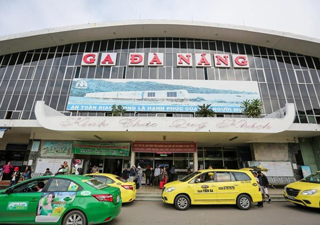 Trains restart picking up/dropping off passengers in Danang