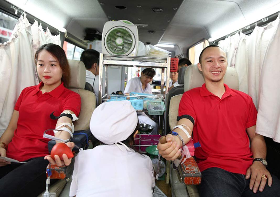 Giving blood, receiving happiness