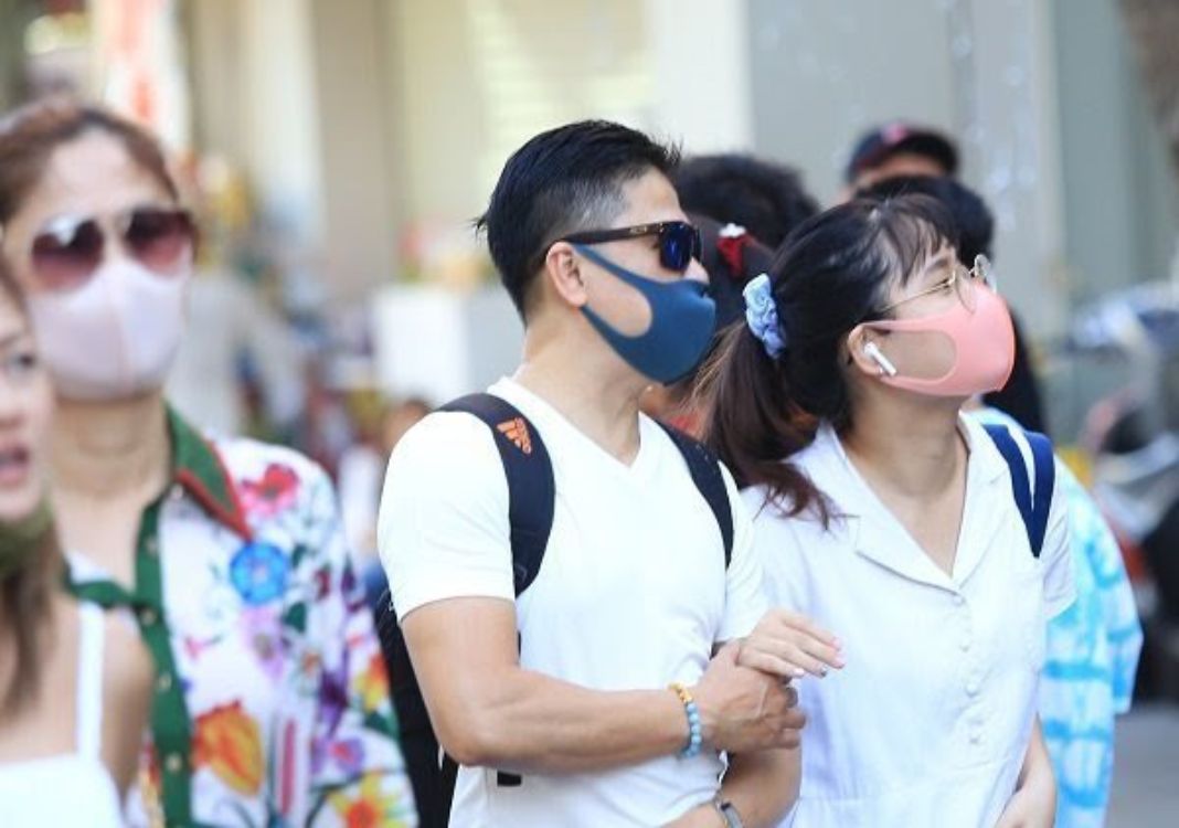 HCMC, Hanoi asked to make wearing face masks in public mandatory