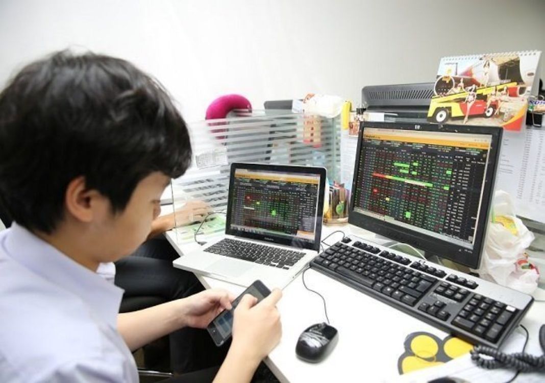 Strong cash flow spurs VN-Index up
