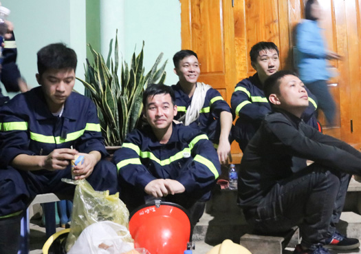 27 students rescued after losing way home from mountain picnic