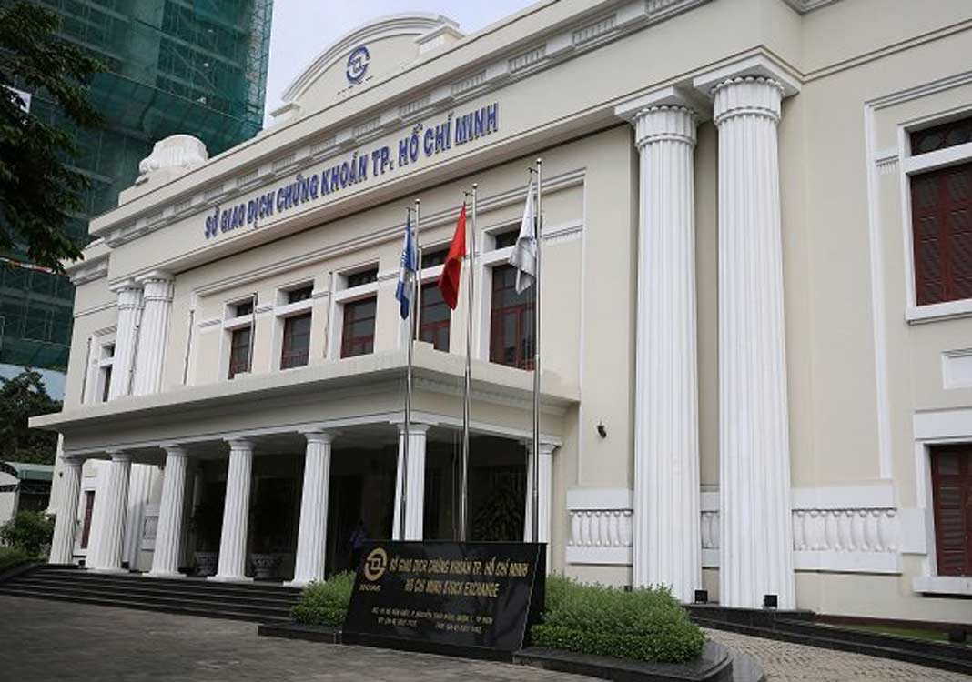 Stock markets extend rallies