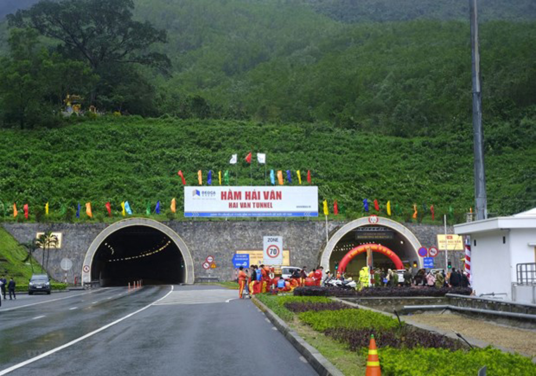 Hai Van 2 Tunnel still open to traffic after Tet