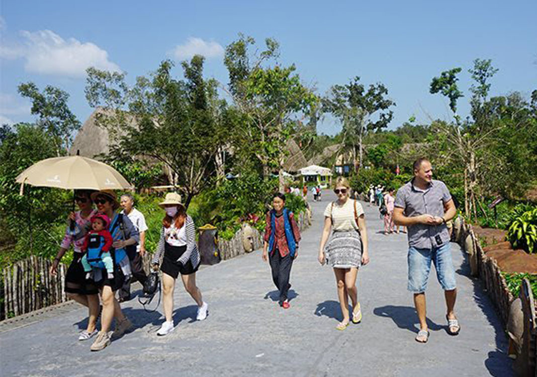 Vietnam seeks to welcome international tourists back