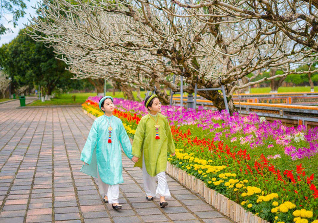 Thua Thien - Hue honors traditional long dress through online exhibition