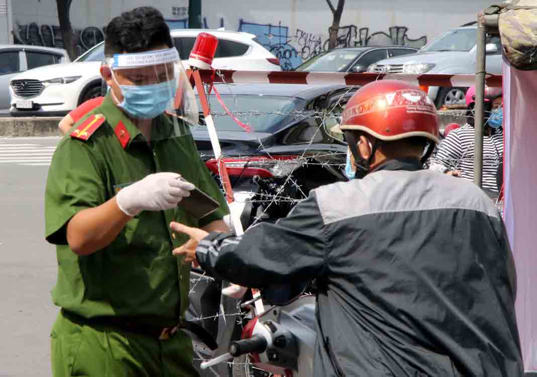 HCMC must carefully consider activities to be resumed: Deputy PM