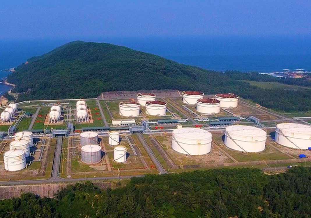 Dung Quat Oil Refinery on verge of suspension due to full warehouses