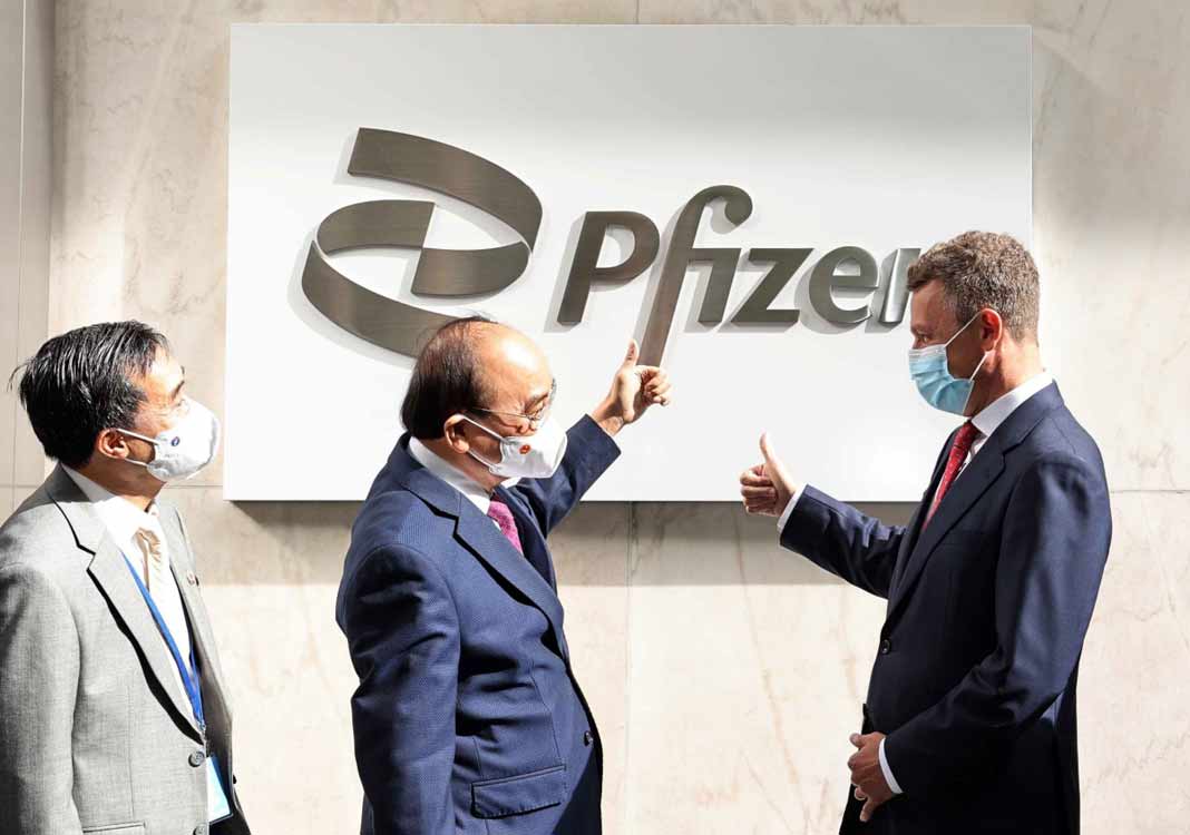 Pfizer commits to supplying 31 million vaccine doses to Vietnam this year
