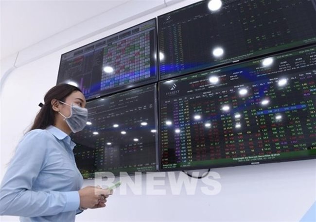 VN-Index recovers as stocks make turnaround