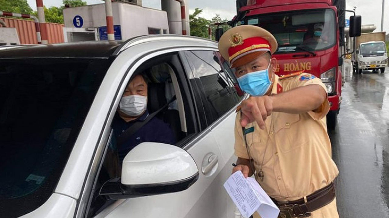 Dong Nai allows workers to use personal cars to travel to/from HCMC