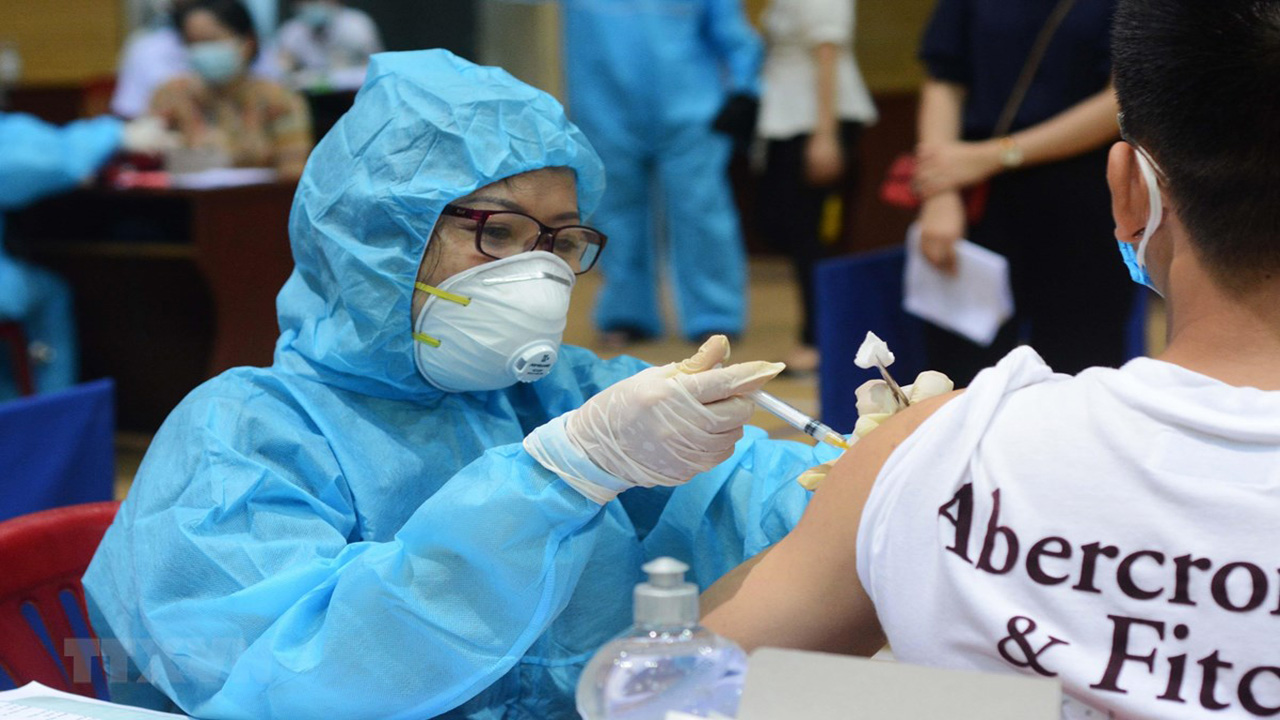 Long An agrees to share 300,000 AstraZeneca doses with Mekong Delta provinces